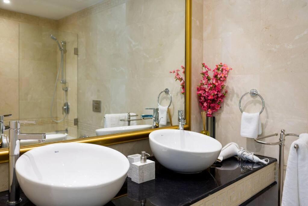 Versace Tower Luxury Suites - Downtown بيروت المظهر الخارجي الصورة