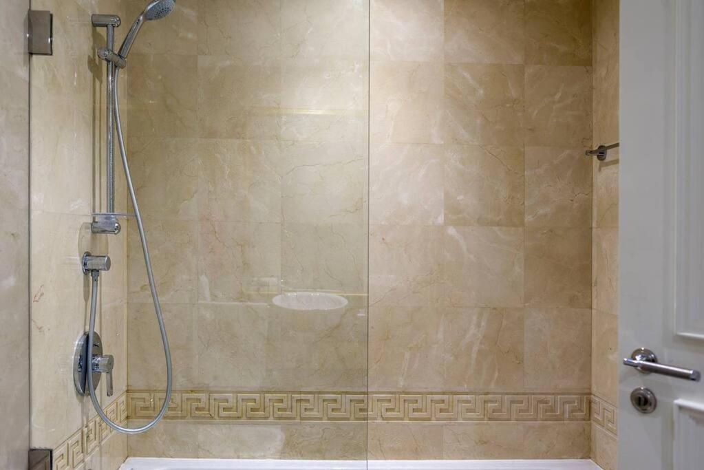 Versace Tower Luxury Suites - Downtown بيروت المظهر الخارجي الصورة